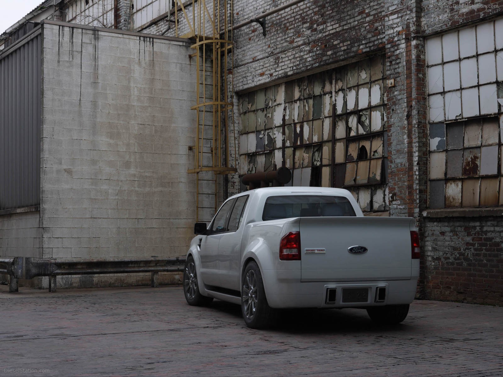 Ford Explorer Sport Trac (2005